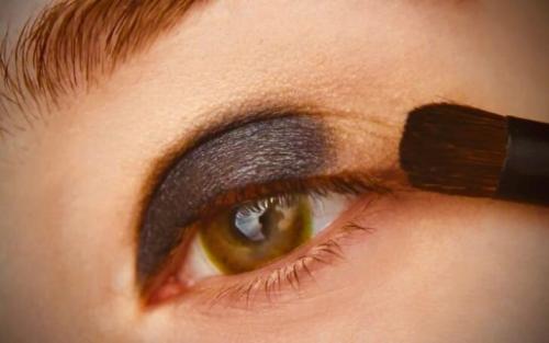 Легкий вечерний макияж для карих глаз. Пошаговая техника нанесения 02