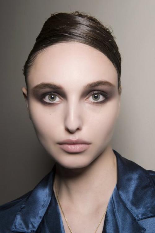 Макияж для серо-голубых глаз и темных волос. Макияж для девушек с серыми глазами и темными волосами: разные варианты