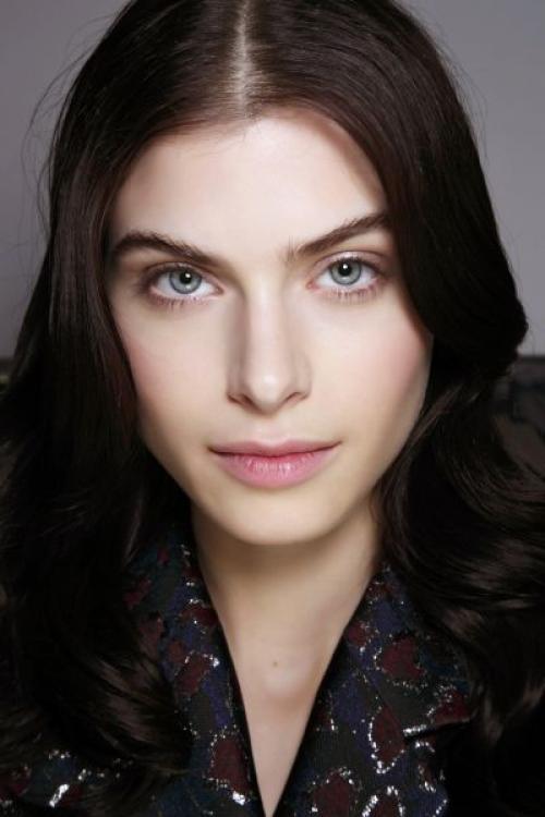 Макияж для серых глаз на каждый день. Макияж для девушек с серыми глазами и темными волосами: разные варианты