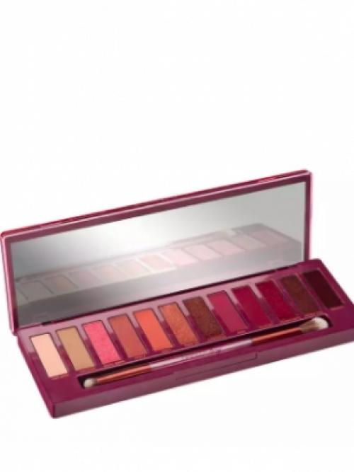 Макияж для серых глаз и темных волос. Обзор косметики для макияжа серых глаз перед торжеством