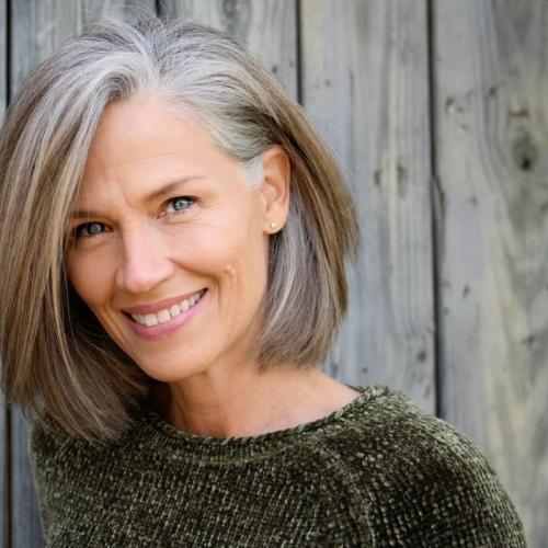 Стрижки на вьющиеся волосы кому з. Окрашивание, которое сделает моложе