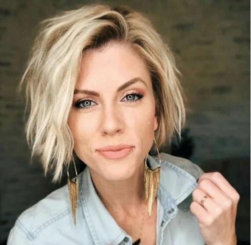 Стрижки на вьющиеся волосы кому з. Окрашивание, которое сделает моложе