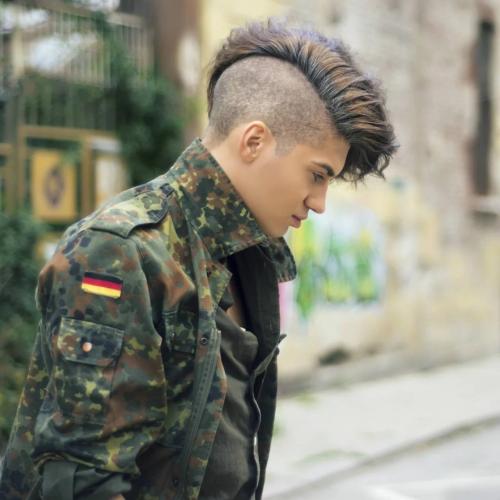 Короткие стрижки на кудрявые волосы мужские. Модные мужские стрижки для вьющихся коротких волос в 2021 году