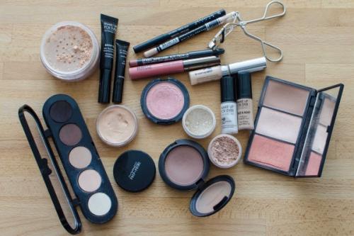 Красивый макияж глаз пошагово. Профессиональный макияж – правила, техника выполнения для начинающих в домашних условиях: голубых, серых, зеленых, карих глаз. Фото