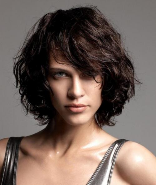 Женские короткие стрижки для вьющихся волос. (+80 фото) Стрижки на тонкие вьющиеся волосы