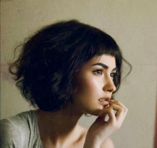 Стрижки и прически для волнистых волос. 10 самых стильных стрижек для кудрявых волос 07