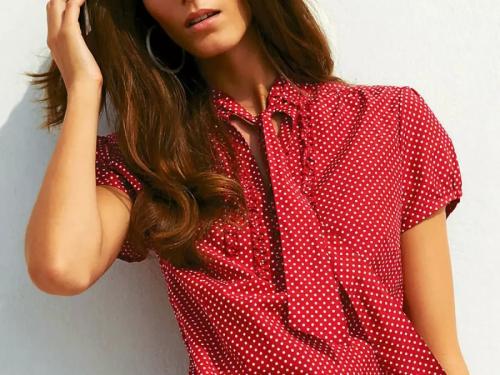 Без труда и затрат: 10 способов украсить белую блузку своими руками 08