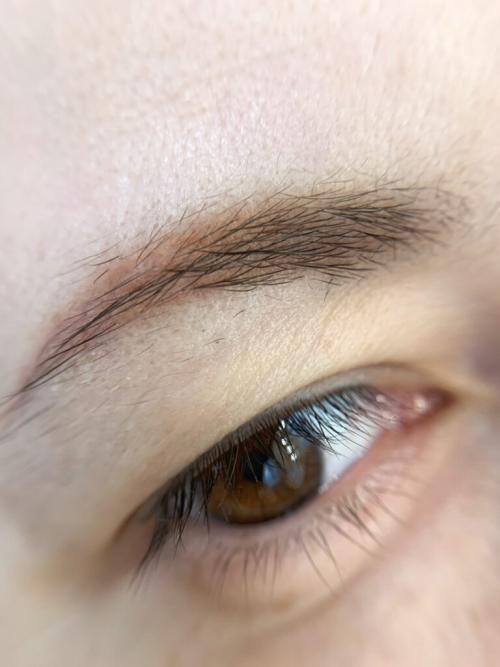 Как убрать зеленый оттенок с бровей. Красные брови. Анализ ситуации