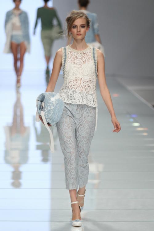 С чем носить кружевную блузу. Кружевные блузки 2019 11