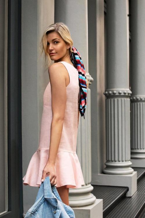 Почему мужчин привлекают девушки в платьях. Какие цвета нравятся мужчинам на женщинах? 02 Почему мужчин привлекают девушки в платьях. Какие цвета нравятся мужчинам на женщинах? 02