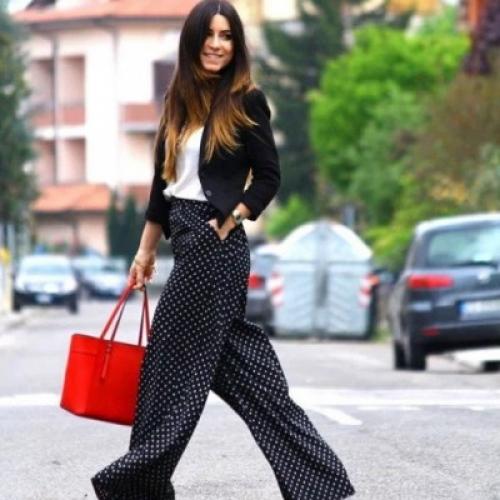 Какие аксессуары можно использовать для создания романтичного образа с белой рубашкой женской. Как носить белую рубашку женщине