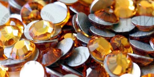 Стразы на воротнике: как сделать рубашку более элегантной 10