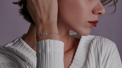 Как сочетать украшения на женской рубашке с другими аксессуарами. Какие украшения можно носить вместе: 13 секретов ювелирного этикета