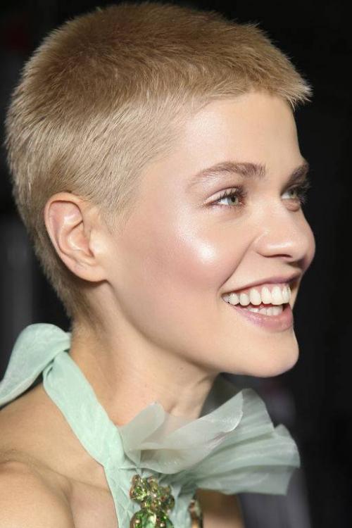 Какой макияж нравится мужчинам. «Не надо прятать губы под помадой!»: что думают мужчины о макияже?