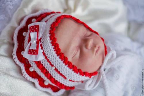 Вязаная шапочка для новорожденного. Чепчик для новорожденного спицами — пошаговые схемы и мастер-классы с описанием вязания красивого чепчика для девочки и мальчика