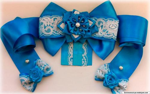 Как прикрепить атласную ленту к шапочке для девочки. Вынос ребенка из роддома – украшения для детского душа