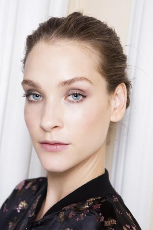 Как создать идеальный вечерний макияж для светлокожих. Макияж для светлой кожи: главные бьюти-советы