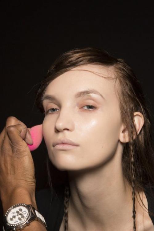 Как создать идеальный вечерний макияж для светлокожих. Макияж для светлой кожи: главные бьюти-советы