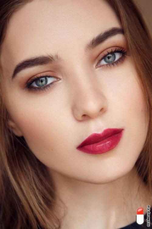 Какие основные этапы составляют процесс создания вечернего макияжа. Как правильно наносить макияж на лицо?