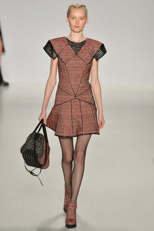 Что такое колготки в сеточку. С чем сочетать колготки в сетку?