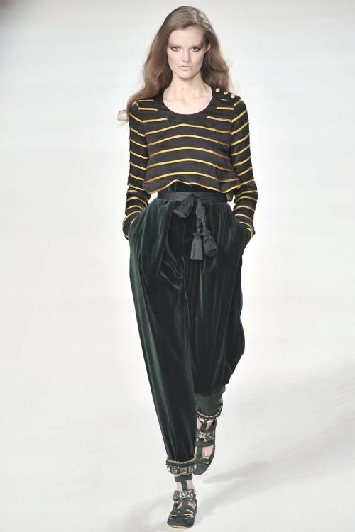 Что носить с велюровыми брюками. Возможные фасоны