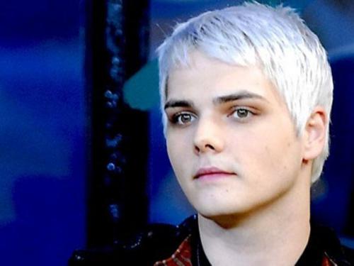 Покраска волос в белый цвет парень. Белый цвет волос у мужчин —, как добиться модного оттенка и кому он подойдет