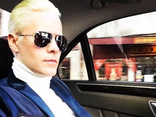 Покраска волос в белый цвет парень. Белый цвет волос у мужчин —, как добиться модного оттенка и кому он подойдет