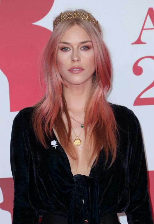 Из русого в холодный блонд. Холодный блонд и холодный русый: как получить