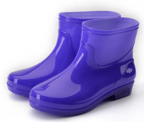 В каких ситуациях можно использовать резиновые сапожки натуральной кожи с вынужденным декором. Разновидности резиновых сапог, советы по выбору и эксплуатации