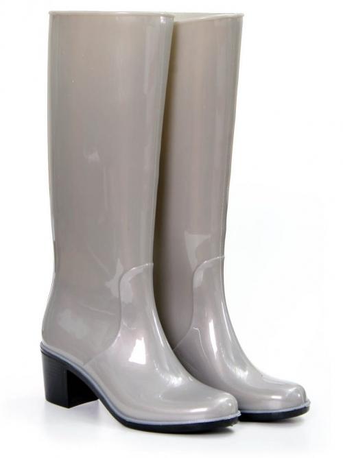 В каких ситуациях можно использовать резиновые сапожки натуральной кожи с вынужденным декором. Разновидности резиновых сапог, советы по выбору и эксплуатации