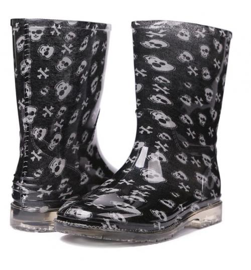 В каких ситуациях можно использовать резиновые сапожки натуральной кожи с вынужденным декором. Разновидности резиновых сапог, советы по выбору и эксплуатации