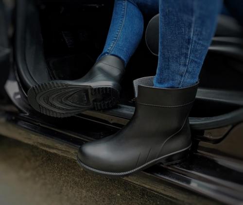 Как правильно ухаживать за резиновыми сапожками натуральной кожи с вынужденным декором. Как правильно ухаживать за резиновой обувью