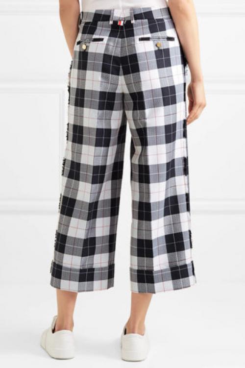 Как сочетать черные бархатные брюки с кроссовками. Как носить брюки с кроссовками правильно