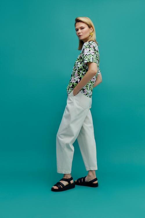 С чем носить женские брюки. Виды классических женских брюк, как правильно и с чем их носить 24