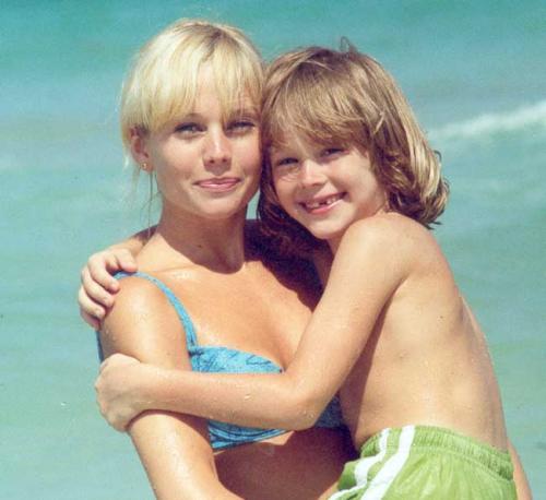 Елена Корикова живет в Черногории с богатым мужем. Елена Корикова вышла замуж за чиновника и живет на вилле в Черногории 19