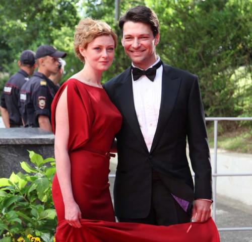 Корикова и Страхов роман. Бросил беременную Корикову по наущению звездной матери 07