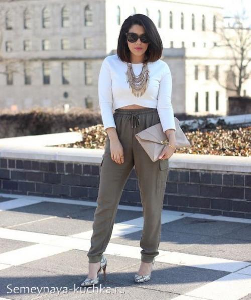 Как называются штаны с лямками внизу. Штаны с резинкой внизу женские. на резинке внизу.