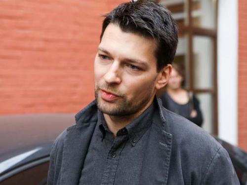 Что стало с Даниилом Страховым. Двойной удар: Даниил Страхов за несколько месяцев потерял отца и мать 03