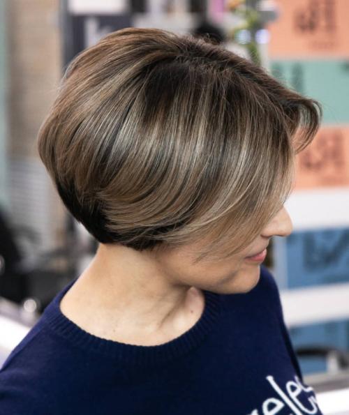 Мелирование на средние волосы 2023 года — фото красивого окрашивания темных, русых и светлых волос, с челкой и без