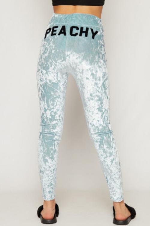 С чем носить велюровые спортивные брюки. Чем примечательны велюровые лосины