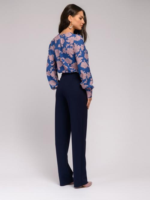 С чем носить темно-синие бархатные брюки женщине.. Популярные модели и фасоны