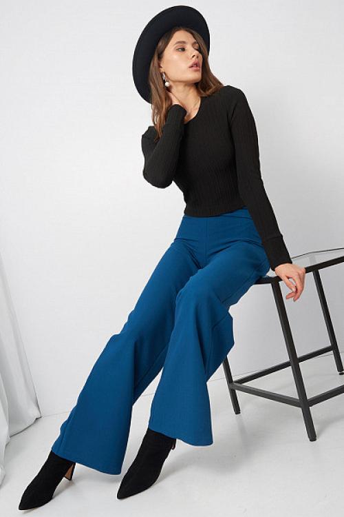 С чем носить темно-синие бархатные брюки женщине.. Популярные модели и фасоны