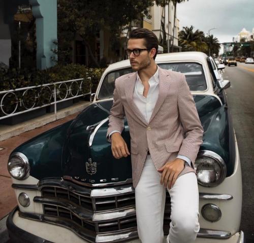 Что одеть под белые брюки мужчине. 9 интересных образов, которые показывают, что белые брюки мужчинам можно смело носить и зимой, и летом