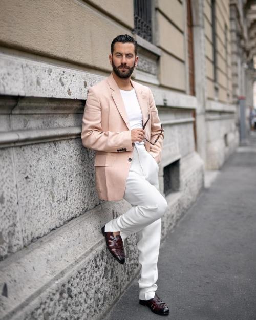 Что одеть под белые брюки мужчине. 9 интересных образов, которые показывают, что белые брюки мужчинам можно смело носить и зимой, и летом