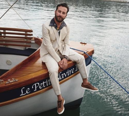 Что одеть под белые брюки мужчине. 9 интересных образов, которые показывают, что белые брюки мужчинам можно смело носить и зимой, и летом