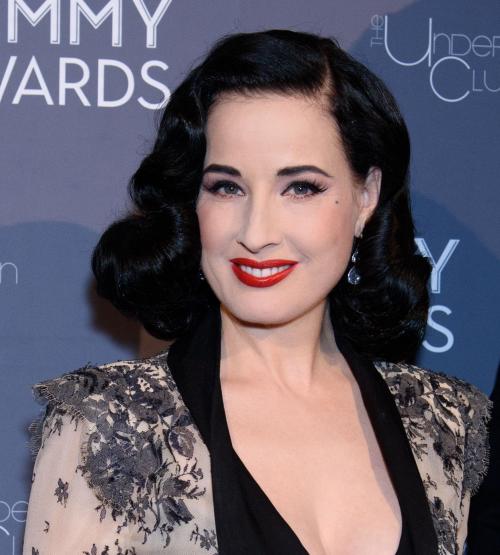 Из блонда в темный без зелени. Из блондинки в брюнетку: кому подходит