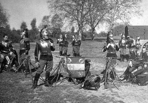 Зимние стильные комбинации: как правильно сочетать ботфорты на каблуке с одеждой 02 Зимние стильные комбинации: как правильно сочетать ботфорты на каблуке с одеждой 02