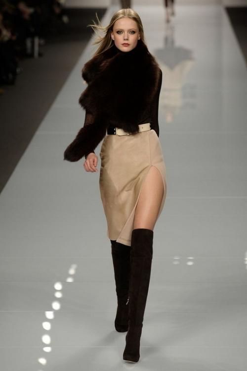 Как правильно ухаживать за ботфортами на каблуке. Ботфорты: как правильно носить?