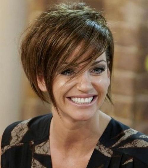 Женские короткие стрижки после 40 лет названия. Стрижка градуированное каре на короткие волосы - фото