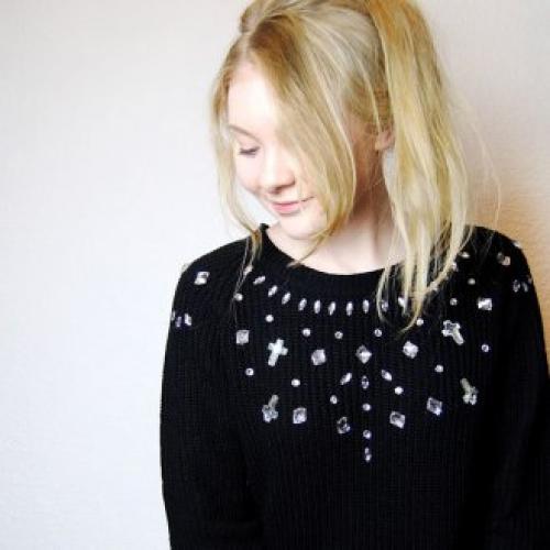 Какие украшения можно использовать для блузок из разных материалов. Декор черной блузы